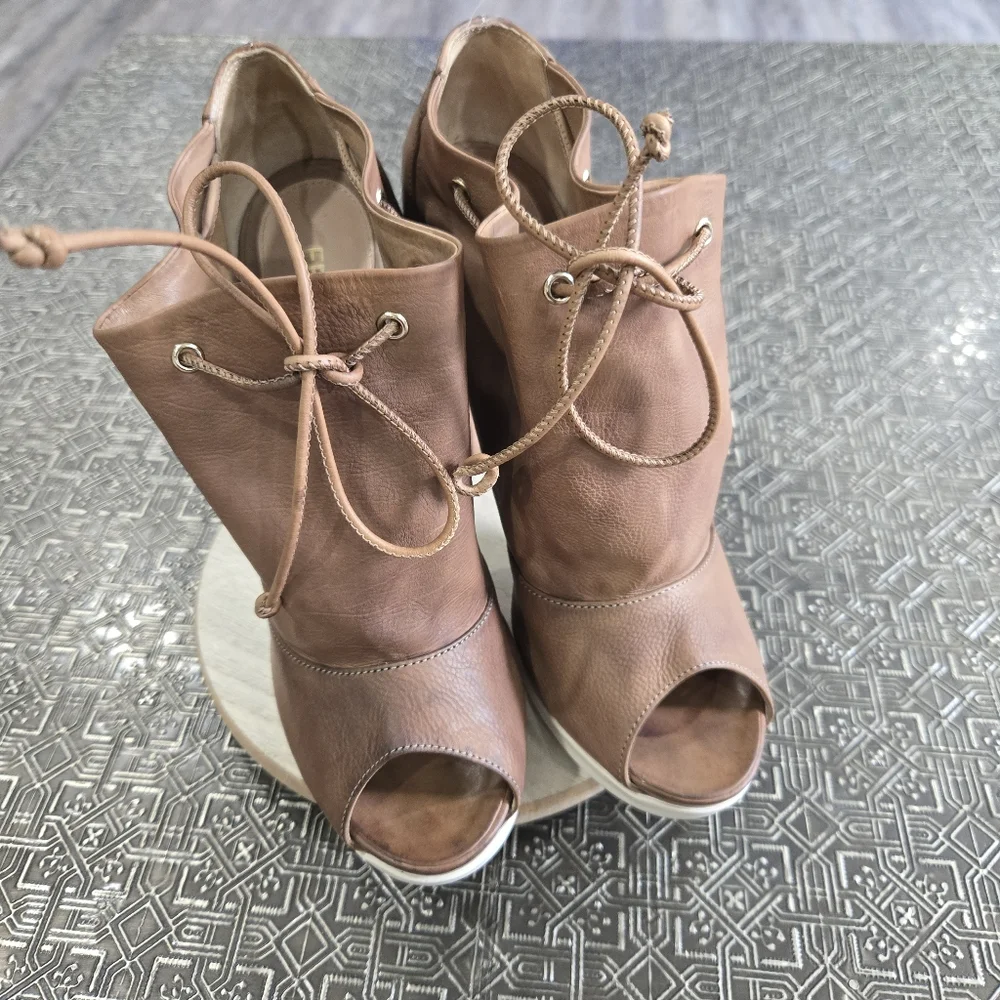 🐢 Fendi Peep Toe Heels 4.5" Soft Leather! Size 38EUR 7.5-8 US - Picture 4 of 17